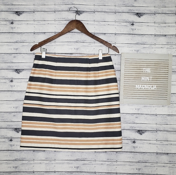 Ann Taylor LOFT Striped Woven Pencil Skirt (Sz 4) - Picture 3 of 4